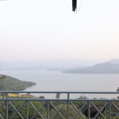 Nisarg Farm Mulshi Bed & Breakfast ภายนอก รูปภาพ