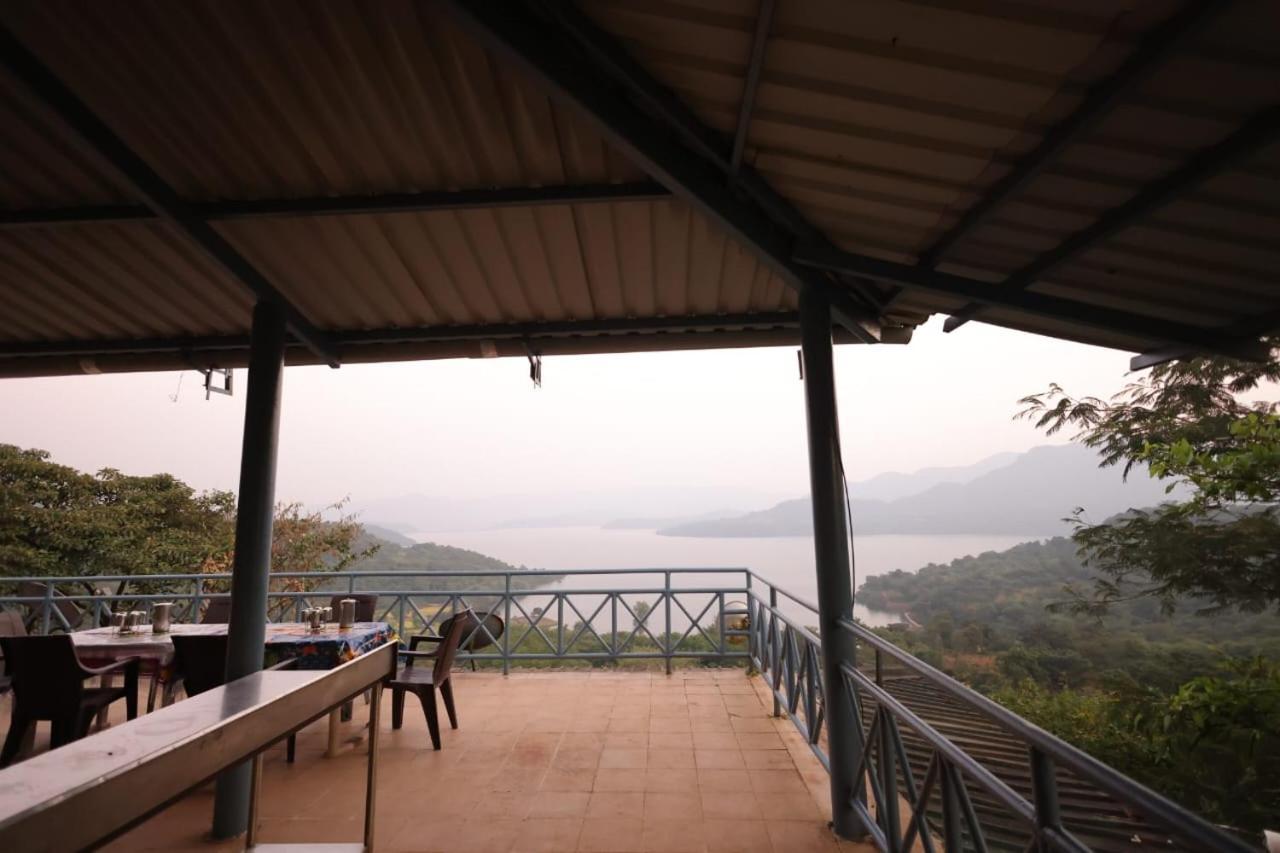 Nisarg Farm Mulshi Bed & Breakfast ภายนอก รูปภาพ