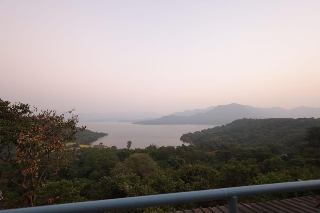 Nisarg Farm Mulshi Bed & Breakfast ภายนอก รูปภาพ