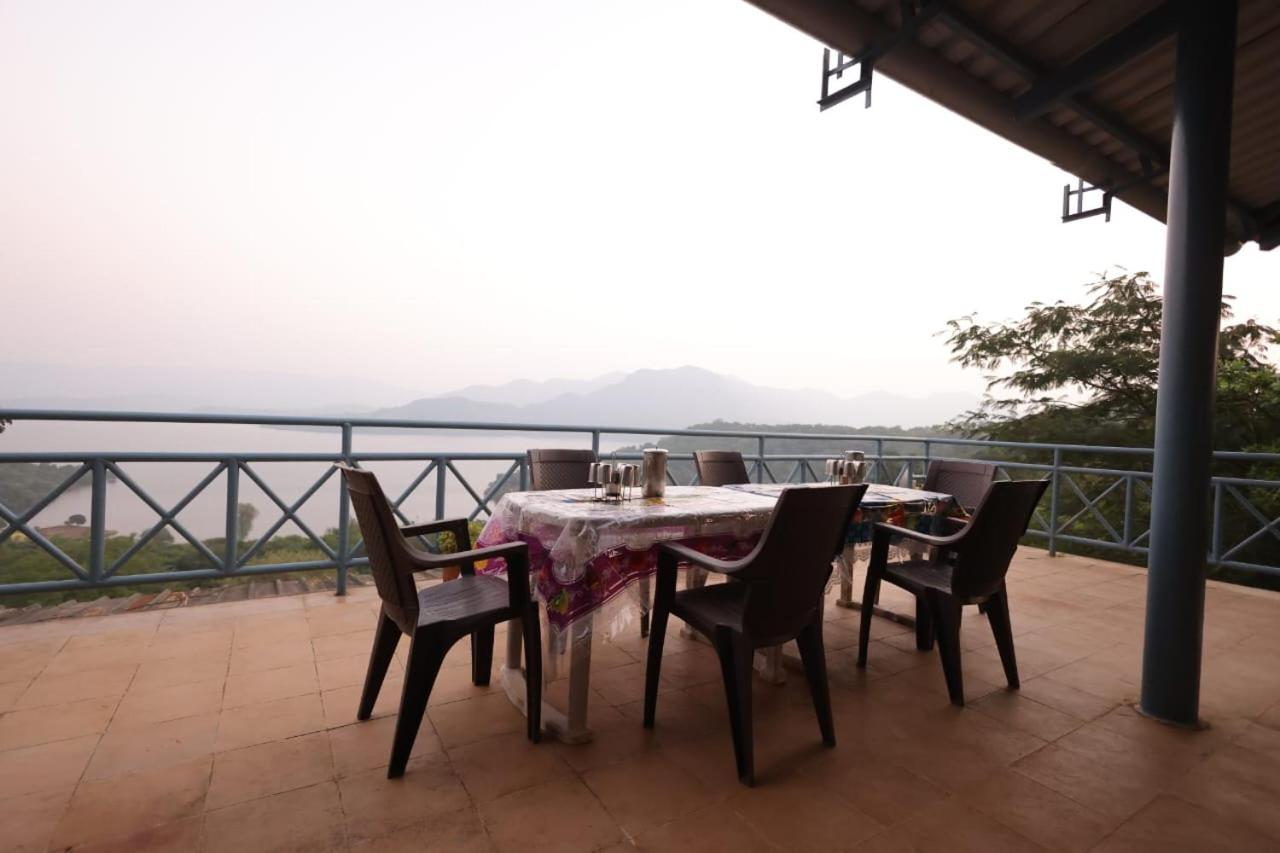Nisarg Farm Mulshi Bed & Breakfast ภายนอก รูปภาพ