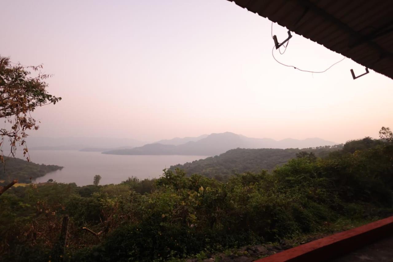 Nisarg Farm Mulshi Bed & Breakfast ภายนอก รูปภาพ