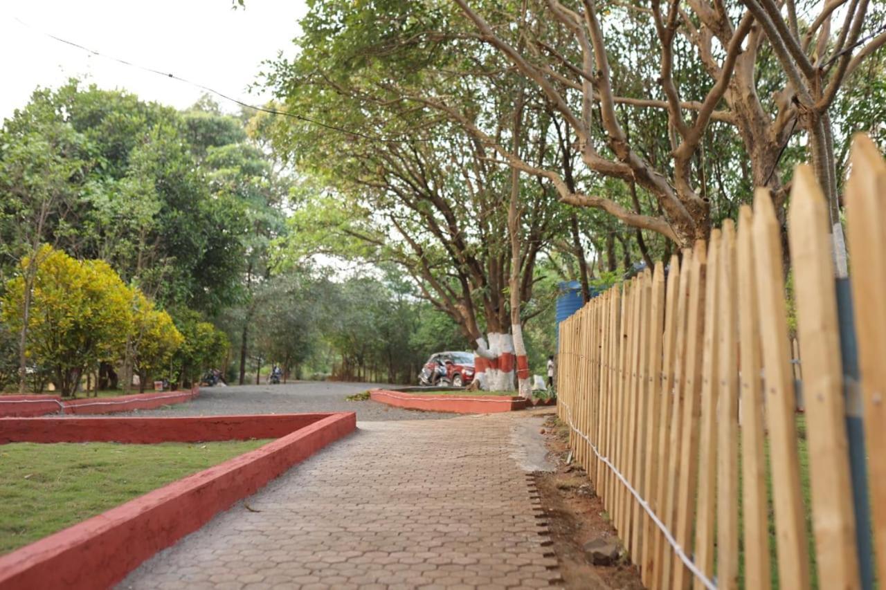 Nisarg Farm Mulshi Bed & Breakfast ภายนอก รูปภาพ