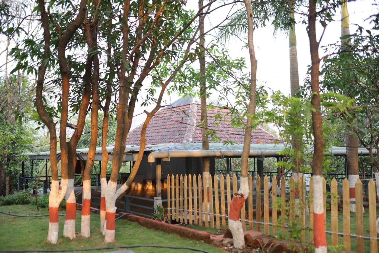 Nisarg Farm Mulshi Bed & Breakfast ภายนอก รูปภาพ