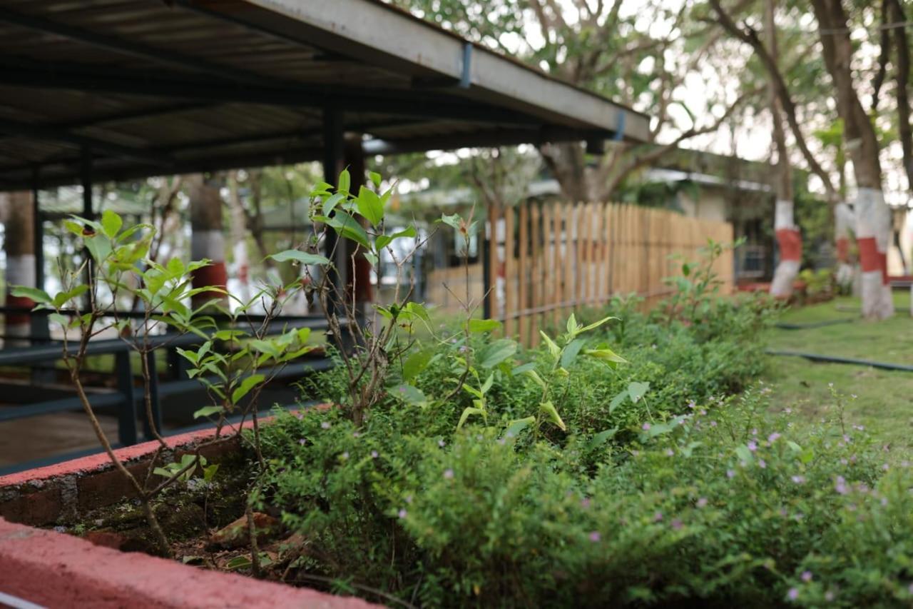 Nisarg Farm Mulshi Bed & Breakfast ภายนอก รูปภาพ